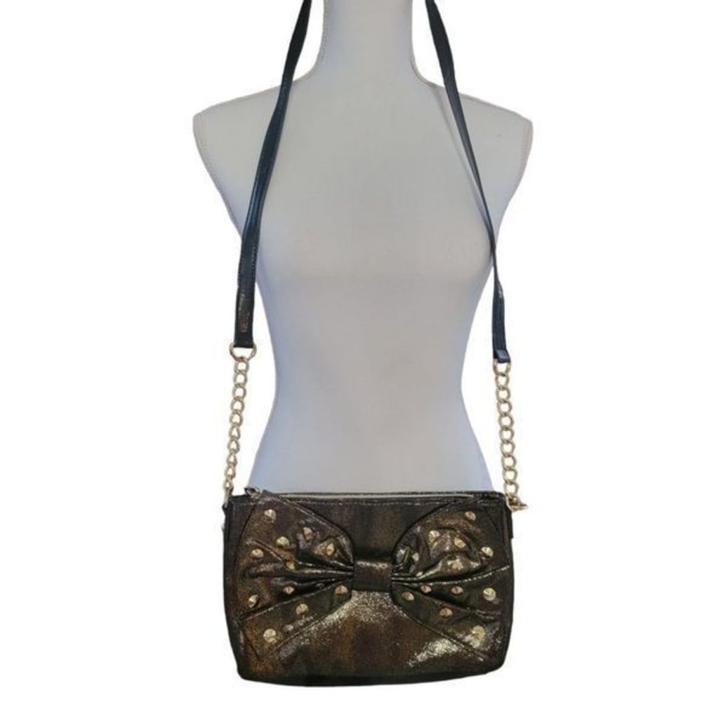 Betsey Johnson Crossbody Purse Bag Metallic gold‎ bow link chain strap clean